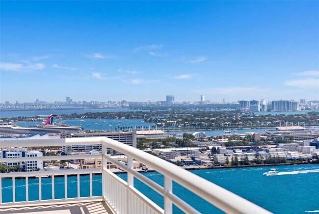 Building Photo - 808 Brickell Key Dr
