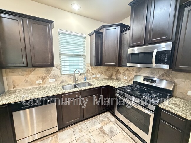 Building Photo - 1415 Granby Dr