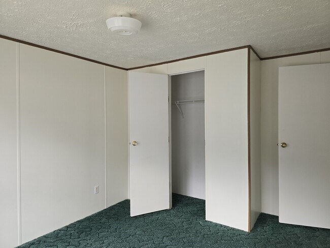 Building Photo - 926 Hollywood Dr