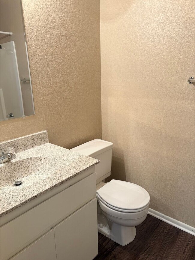 Building Photo - **CHARMING 2 BEDROOM/2 BATHROOM PATIO HOME...