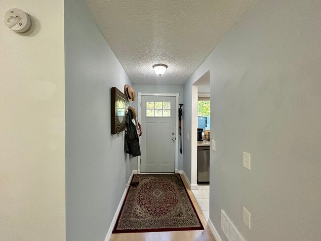 Building Photo - 22 Marigold Dr