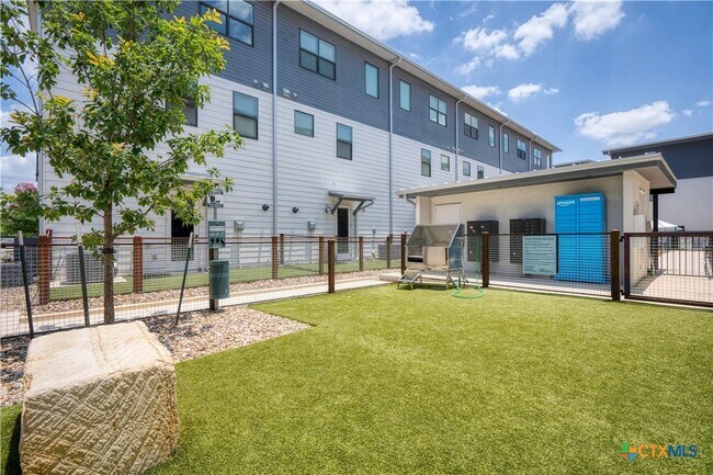 Building Photo - 1208 N Academy Ave