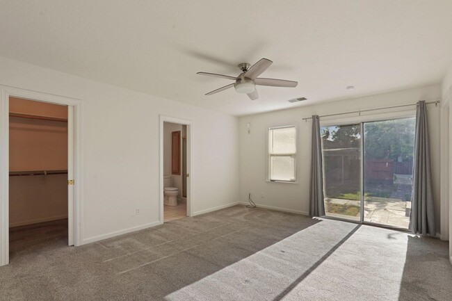 Building Photo - Beautiful 4 Bed/2 Bath Home Available Now!