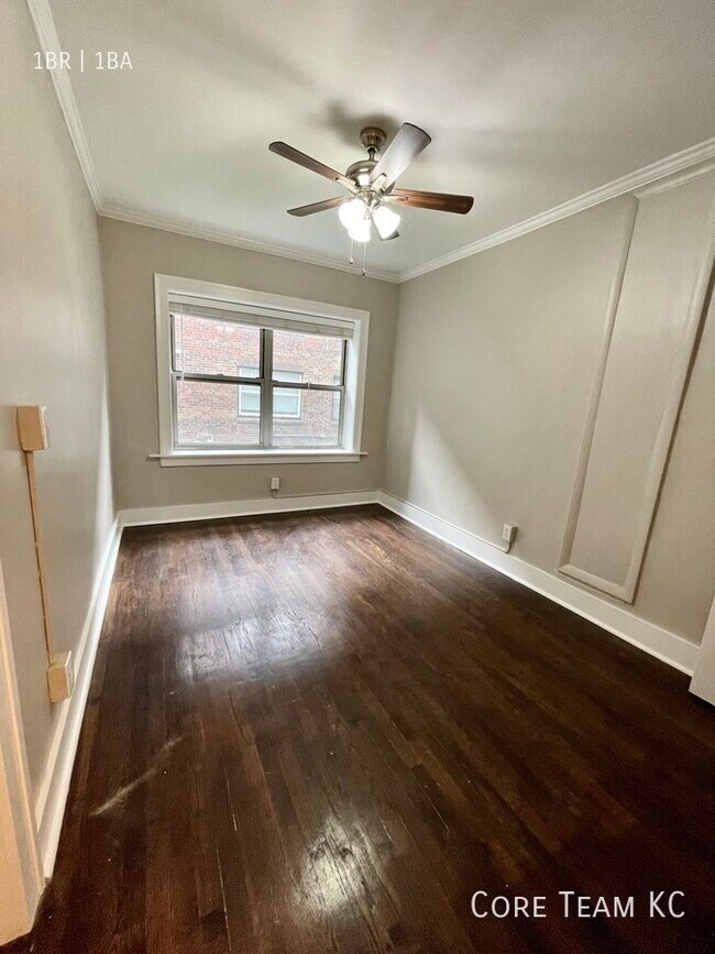 Building Photo - 710 W 48th St