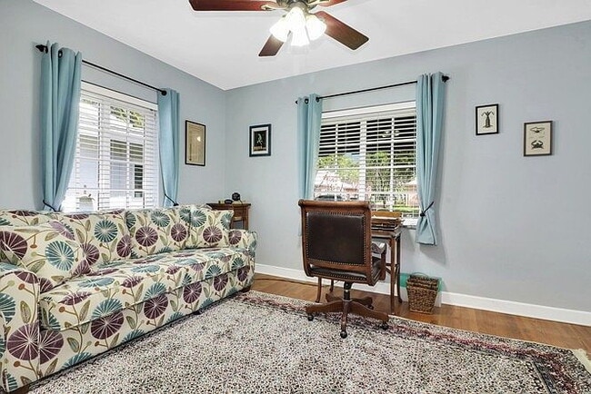 Building Photo - "Charming 2-Bed Oasis with Elegant Finishe...