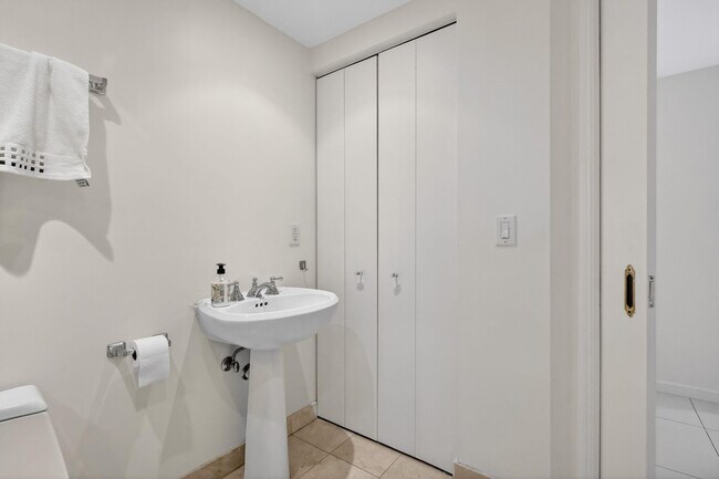 Building Photo - 9595 Collins Ave