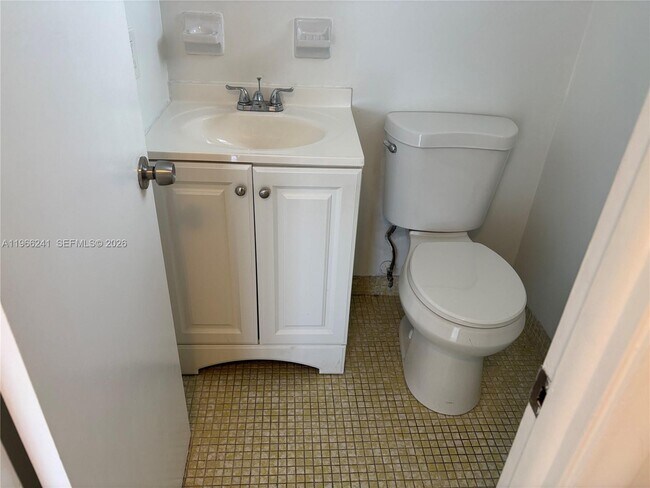 Building Photo - 1701 Washington St