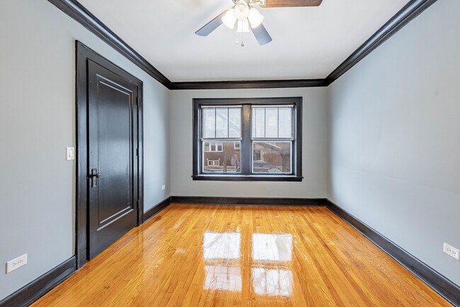 Building Photo - 3021 W 58th St