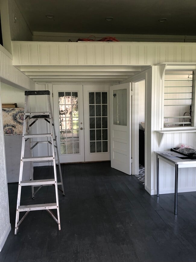 Building Photo - 112 E Scott St