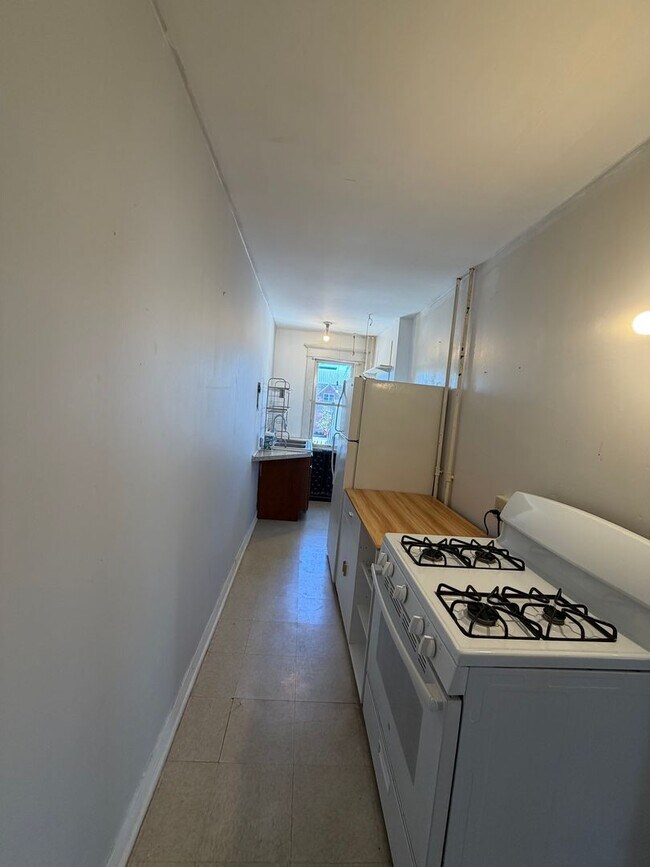 Building Photo - 23 Randall St