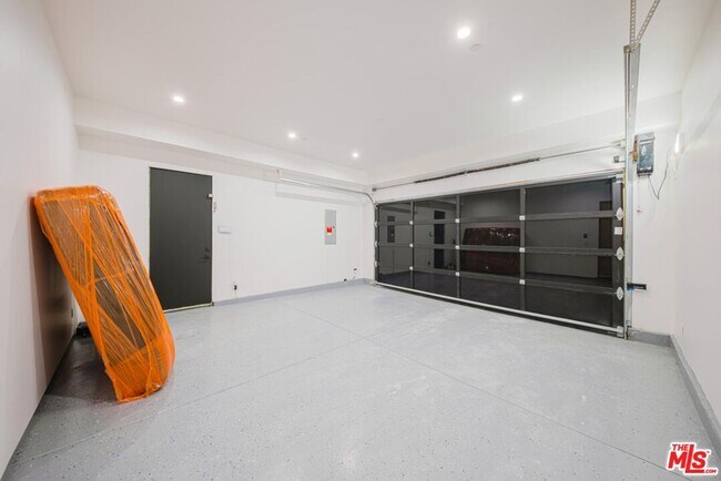 Building Photo - 5141 Varna Ave