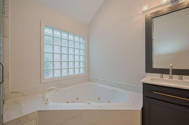 Building Photo - 1413 Whispering Pines Dr