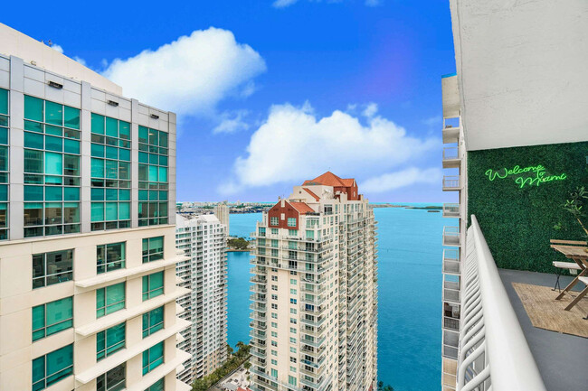 Building Photo - 1200 Brickell Bay Dr