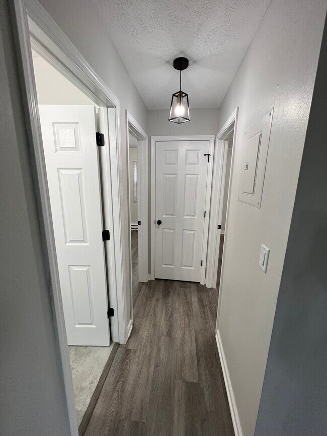 Building Photo - 5684 Windy Knoll Dr