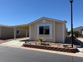 Building Photo - 5735 E McDowell Rd