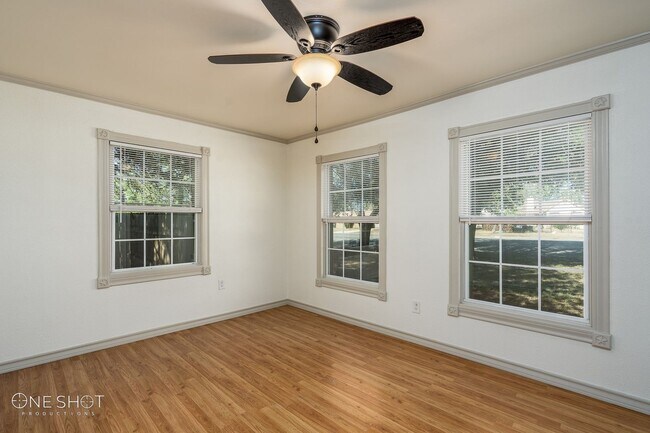 Building Photo - 2349 Highland Ave