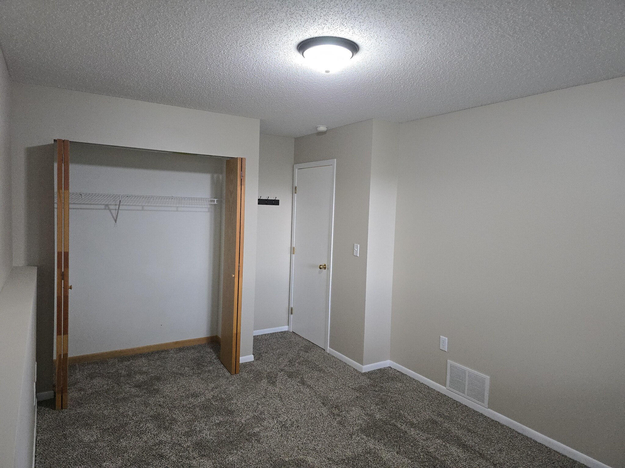 Basement Bedroom #2 - 994 38 1/2 Ave W