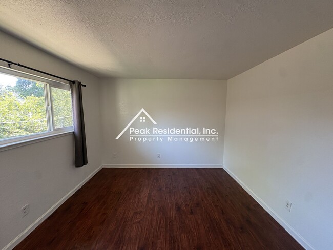 Building Photo - 4540 Ashcroft Ave