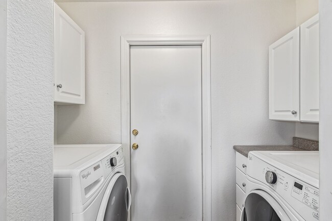 Building Photo - Inviting Home in Gated 55 Plus Community!!
