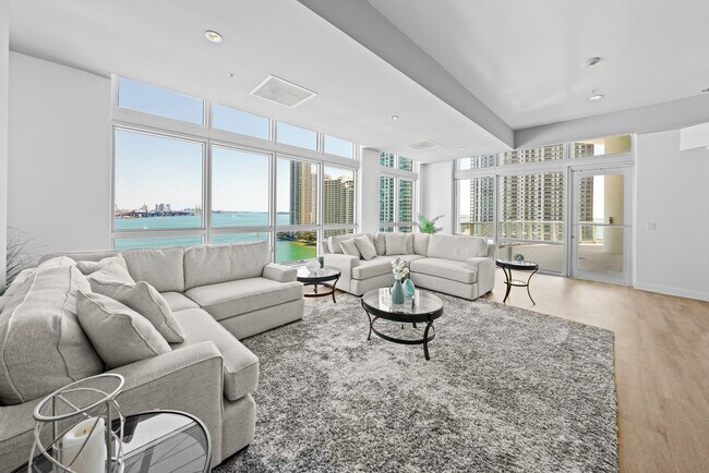Building Photo - 300 S Biscayne Blvd