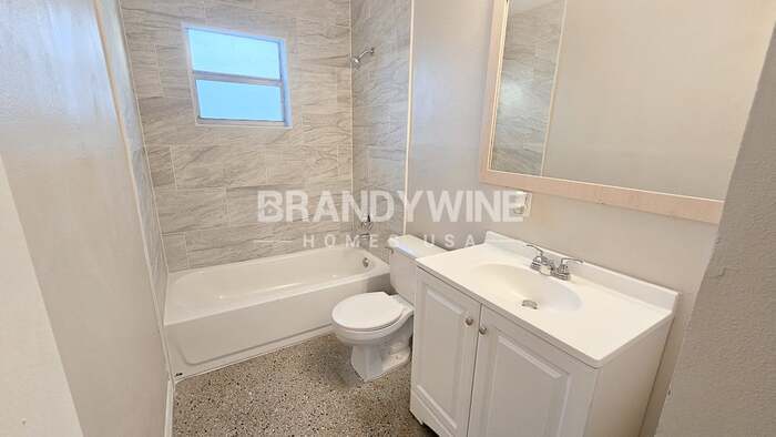 Building Photo - 1508 W Hamilton Ave