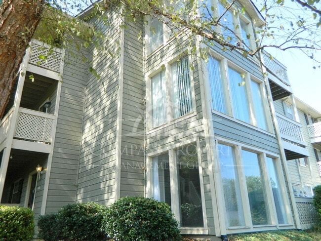 Building Photo - 1106 Natchez Ter