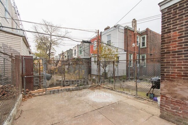 Building Photo - 725 W Luzerne St