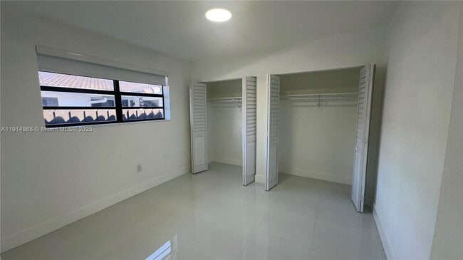 Building Photo - 6936 SW 22nd St