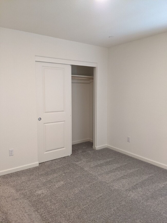 Building Photo - Ready Now! Beautiful Two Story Home in Nor...