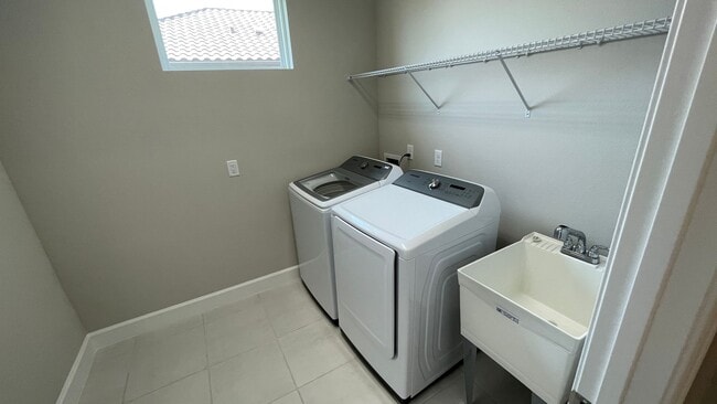 Building Photo - Unfurnished Annual Rental