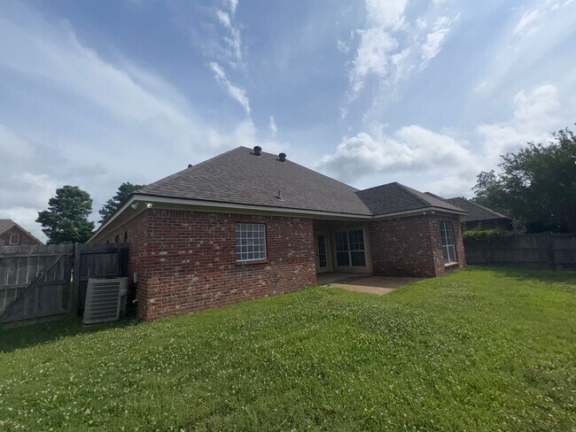 Building Photo - For Rent in Brandon School District!