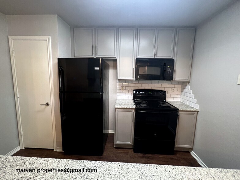 Kitchen - 7902 Morning Grove