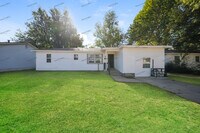 Building Photo - 1020 S Holly Dr