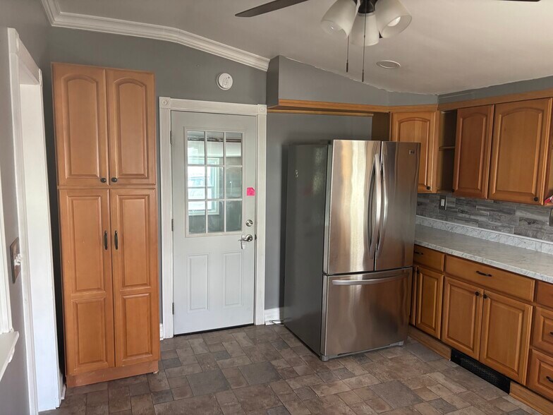 Building Photo - 17 Tennent Ave