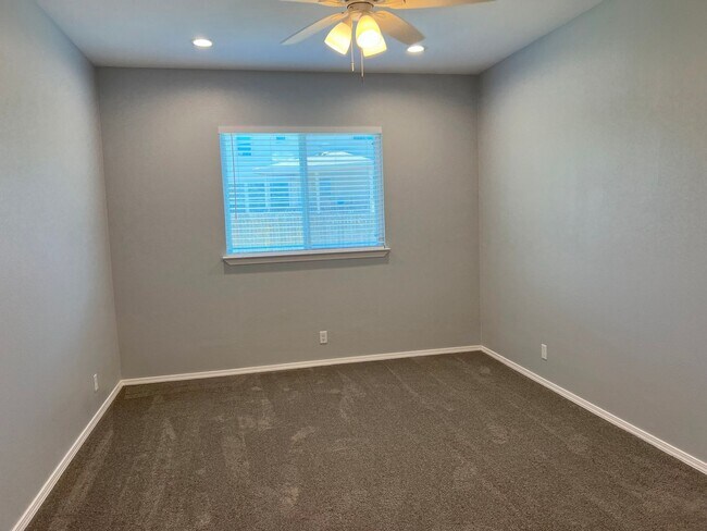 Building Photo - 141 Wright Cove