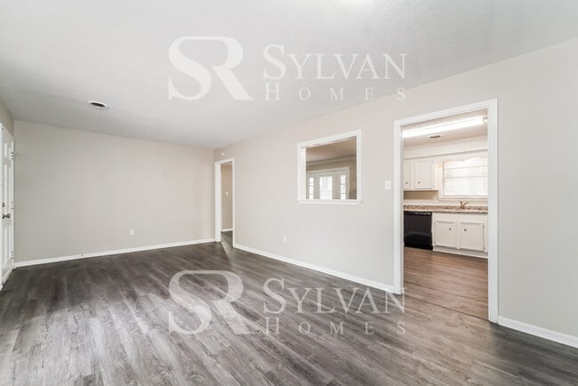Building Photo - Fall in love with this beautiful 3BR 1BA home