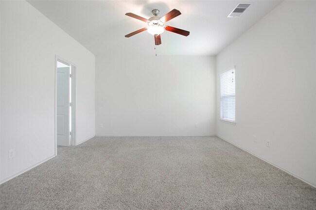 Building Photo - 166 Meadow Grove Dr