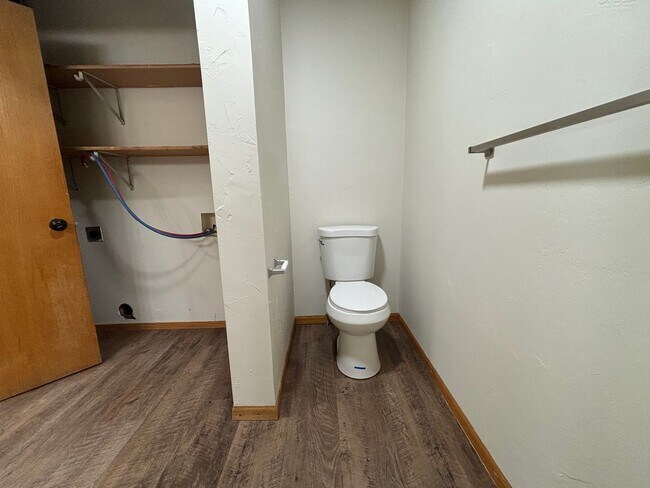 Building Photo - 416 Pecor St