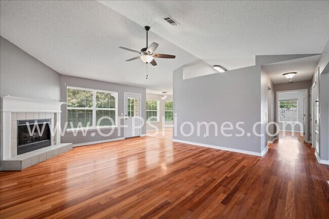 Building Photo - 4 Bedroom Home in Antioch Estates