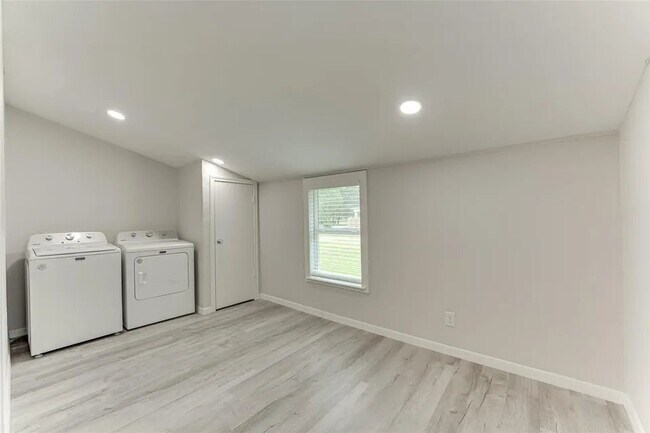 Building Photo - 803 N McKinney St