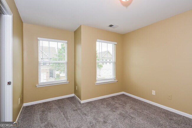 Building Photo - 526 Hill Crest Cir