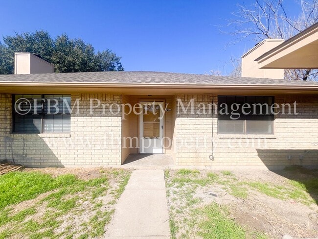 Building Photo - 221 Highland Ave