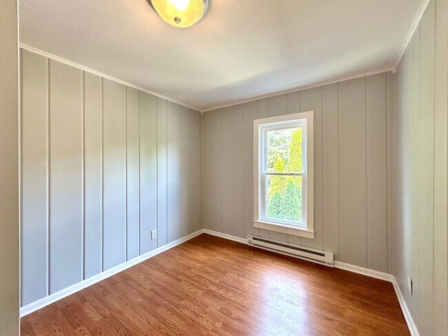 Building Photo - Spacious 4-Bedroom Home Near College Hill & Highland Park