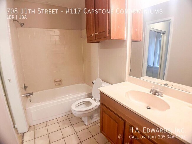 Building Photo - 708 11th St