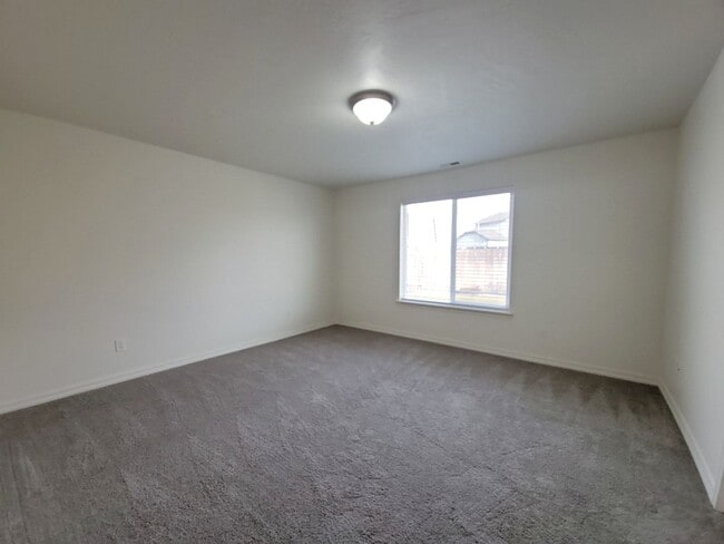 Building Photo - Spacious Rambler in West Richland