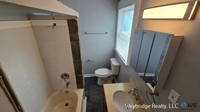 Building Photo - 3-Bed 1 Bath House located in a cul-de-sac...