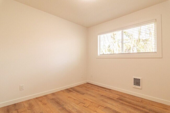 Building Photo - 506-510 SE 46th Ave