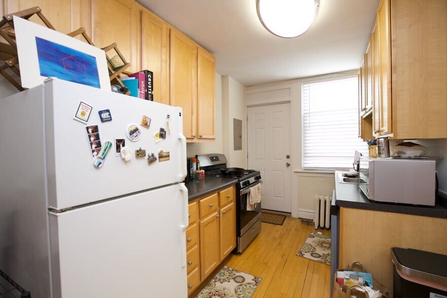 Building Photo - 733 Elm