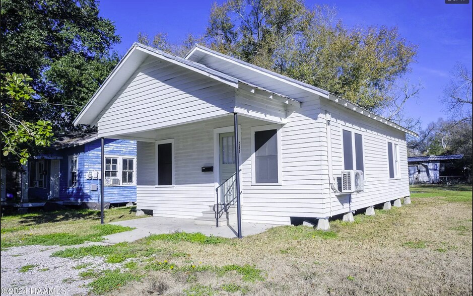 Building Photo - 511 E Cedar St