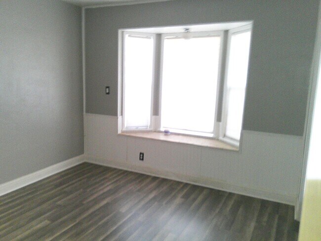 Building Photo - Charming house for rent in a great location